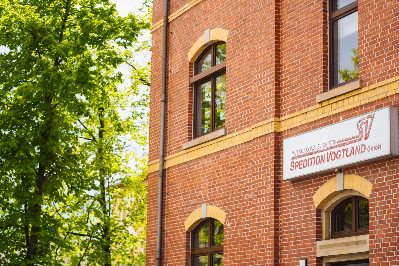 Mitarbeiter der Spedition Vogtland im Gespräch